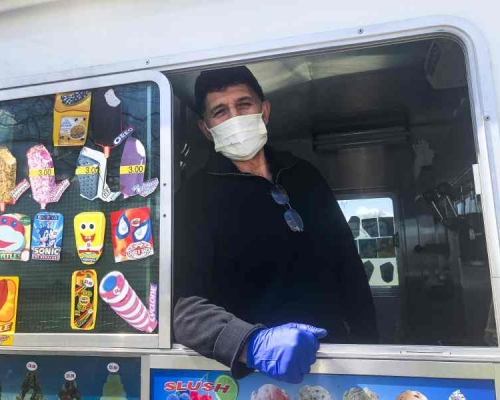 紐約州下令居民公共場所必須戴口罩。AP　　