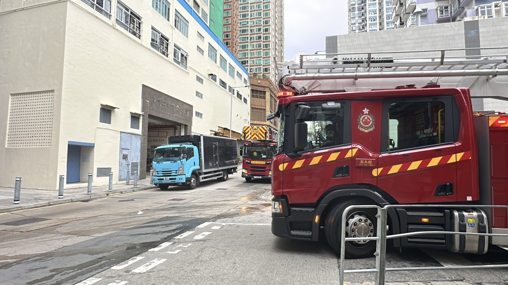 消防車在場戒備。