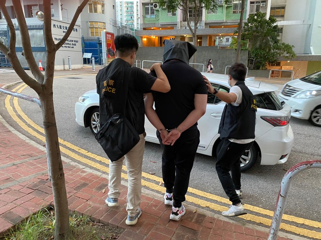疑嗅住戶鞋兼自慰怪男被捕。警方圖片