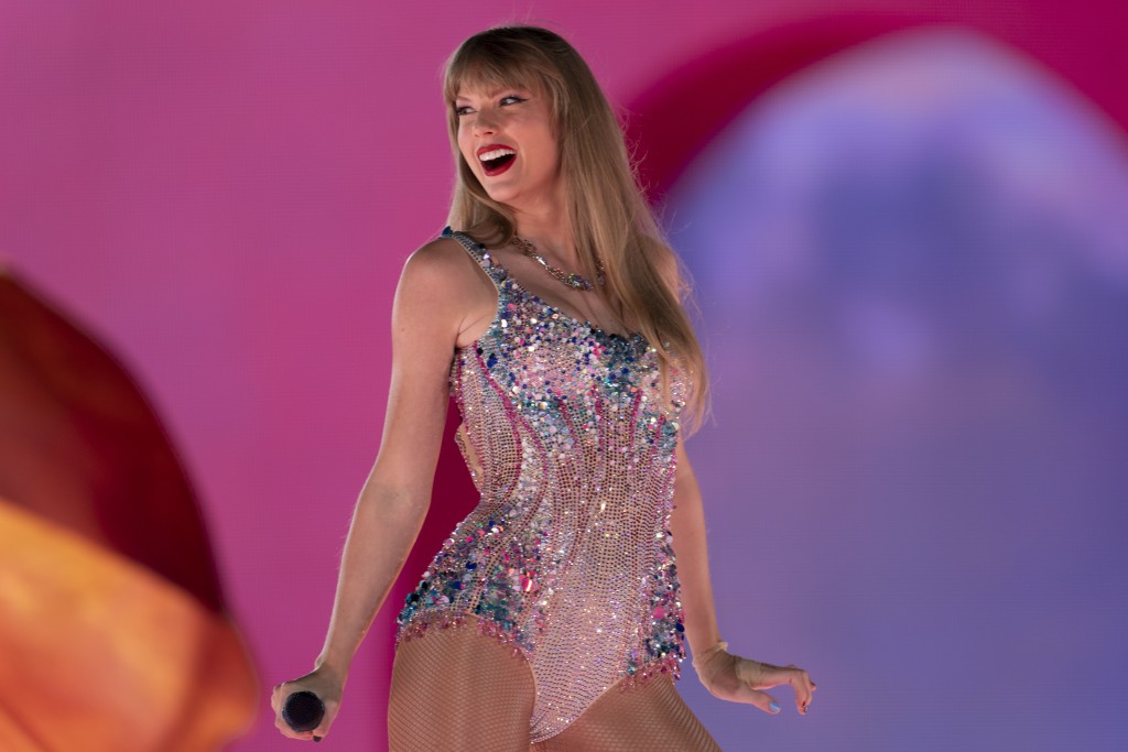 Taylor Swift今年5月在田納西州「時代巡迴演唱會」上表演。美聯社