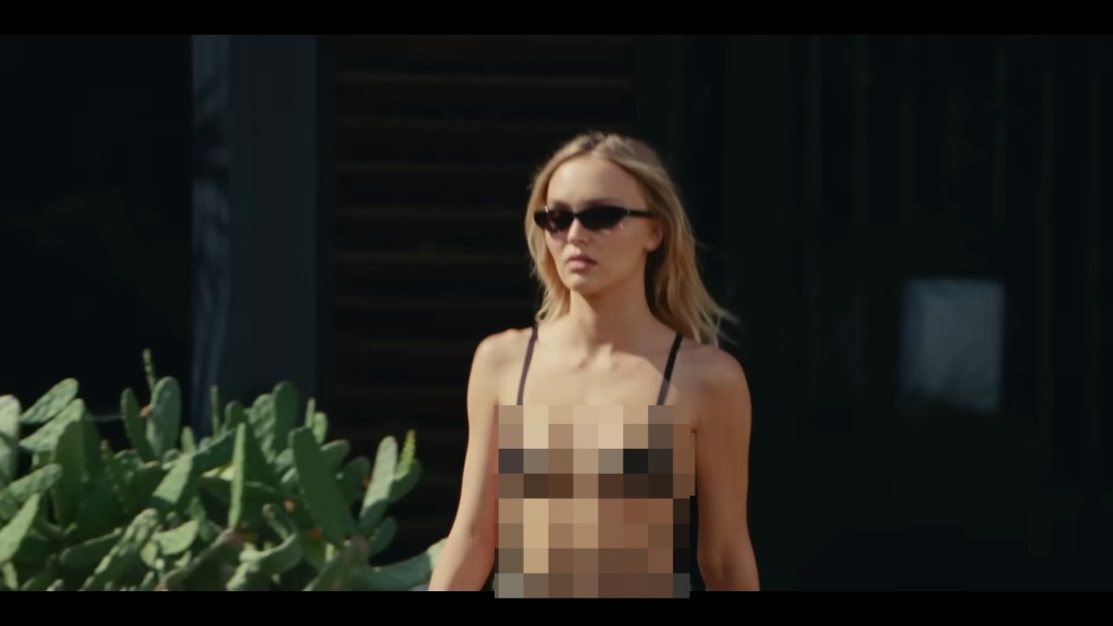 巨星尊尼特普（Johnny Depp）女兒Lily-Rose Depp擔任女主角，於劇中有大量裸露場面。