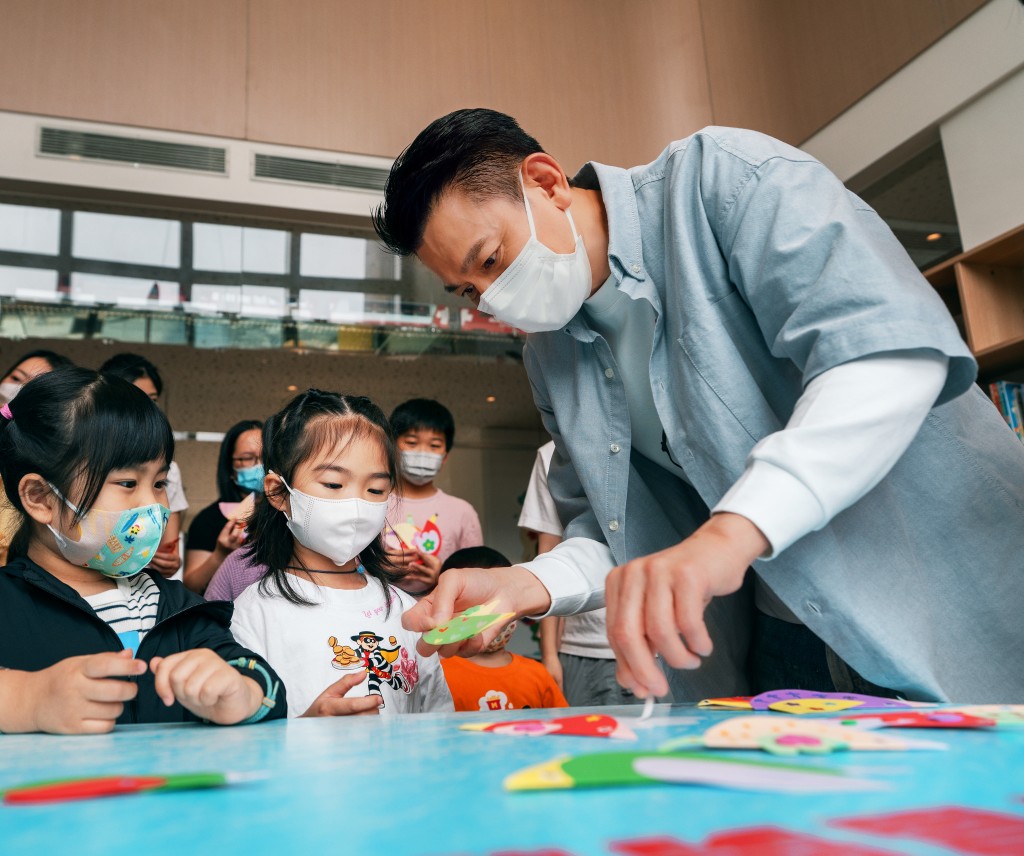 探訪氣氛溫馨熱鬧。