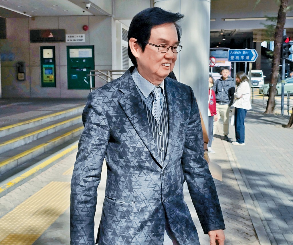 黃百鳴一方質疑證監會並未依程序辦事，裁判官下周裁斷。