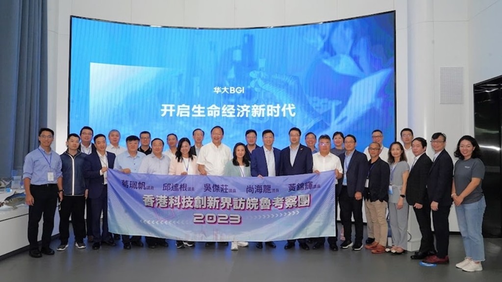 五名立呿會議員率領的考察團轉抵青島繼續行程。葛珮帆facebook圖片
