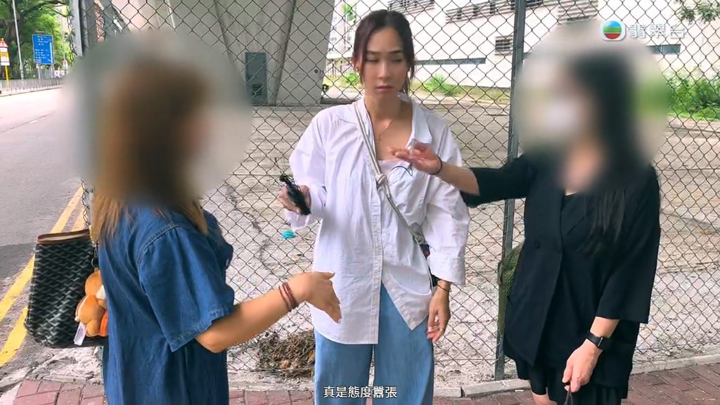 楊小姐（黑衫）跟「大婆」蕭小姐對質。