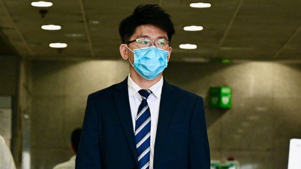 證人梁浩泓。