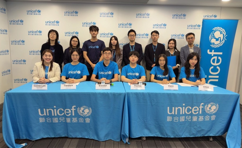 UNICEF HK 與UNICEF 青年使者攜手同行,協助他們發佈問卷調查結果。 UNICEF HK 與UNICEF 青年使者攜手同行,協助他們發佈問卷調查結果。