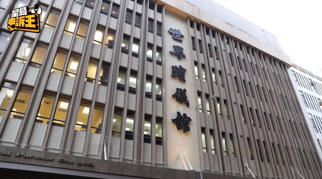 雖然花姐落力推銷其他場地,但兩姊妹堅持選擇世界殯儀館。 雖然花姐落力推銷其他場地,但兩姊妹堅持選擇世界殯儀館。