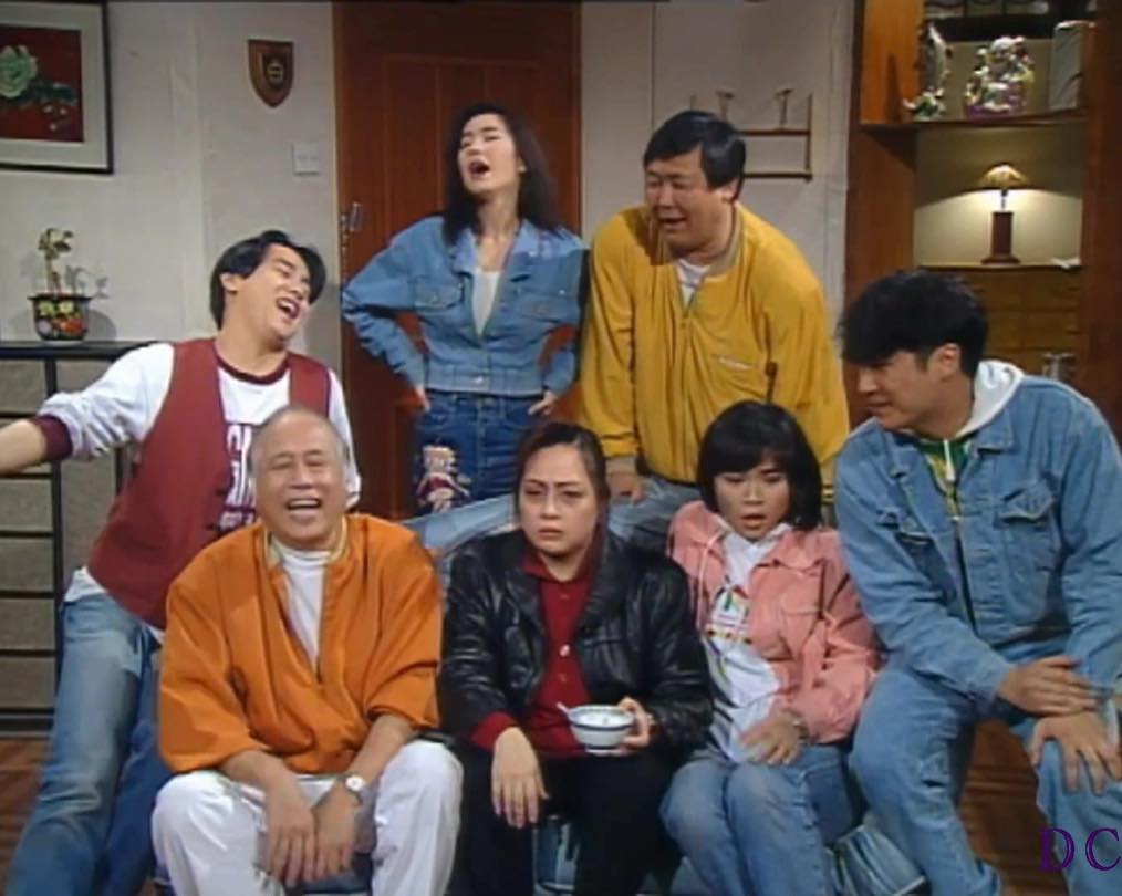 黎海珊（前右二）曾演出TVB處境劇《卡拉屋企》。