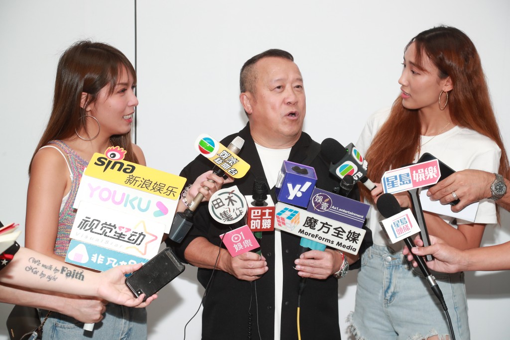 TVB亦派出兩名主播採訪，全程傍實曾志偉。