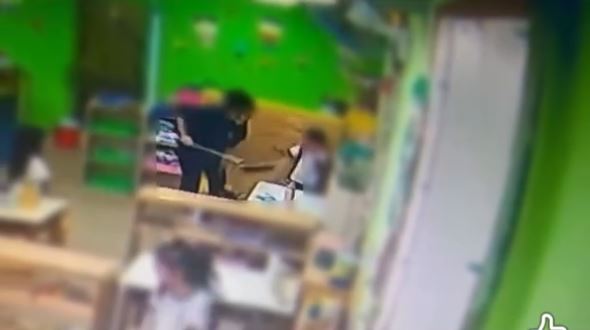 台灣基隆有幼稚園被揭發虐打學童，最少逾20幼童被粗暴對待。Threads