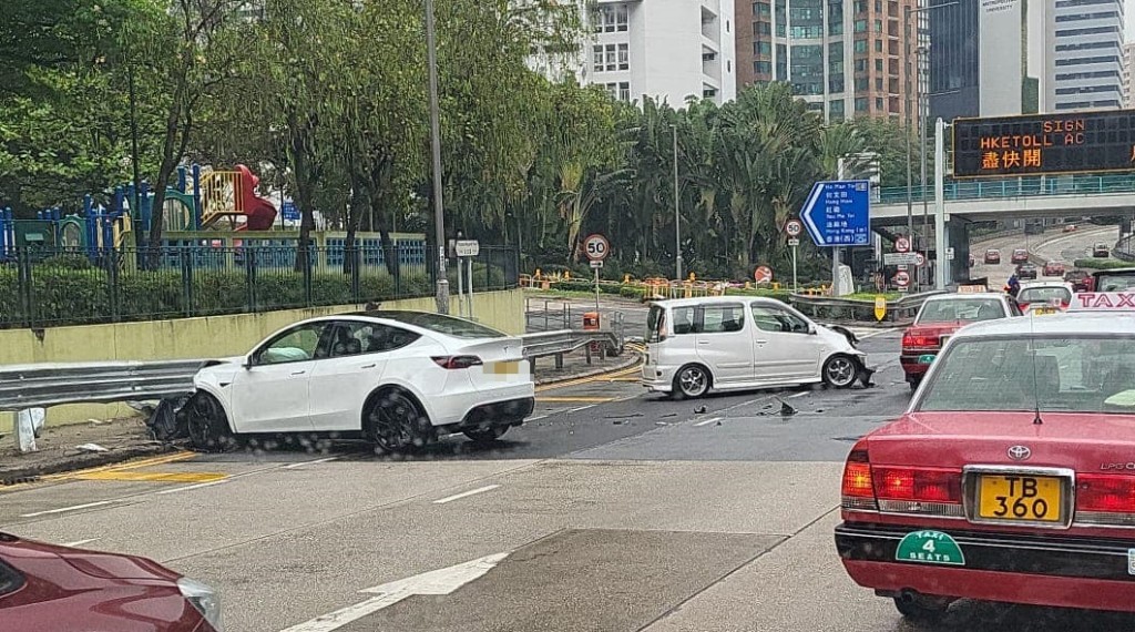 何文田公主道发生两车相撞意外。fb：香港突发事故报料区