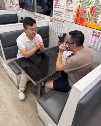 食環署提醒餐廳負責人,若未持有有效准許證而容許狗隻進入,即屬違法,最高可被罰款$10,000、監禁3個月及另加每日罰款300元。食環署fb 食環署提醒餐廳負責人,若未持有有效准許證而容許狗隻進入,即屬違法,最高可被罰款$10,000、監禁3個月及另加每日罰款300元。食環署fb