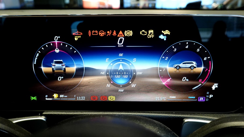 新改良版平治Mercedes-Benz GLB250仪表板可转为越野驾驶显示