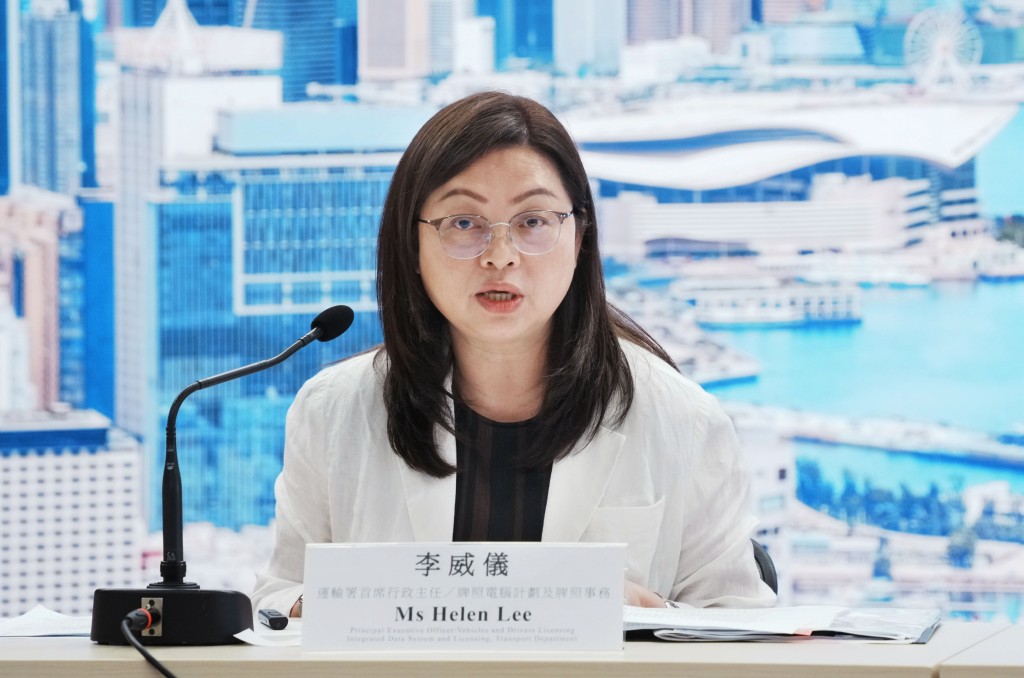 運輸署首席行政主任(牌照電腦計劃及牌照事務)李威儀。 運輸署首席行政主任(牌照電腦計劃及牌照事務)李威儀。