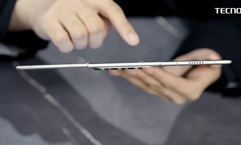 官方宣稱Phantom Ultimate G Fold展開時最薄處僅3.49mm。 官方宣稱Phantom Ultimate G Fold展開時最薄處僅3.49mm。