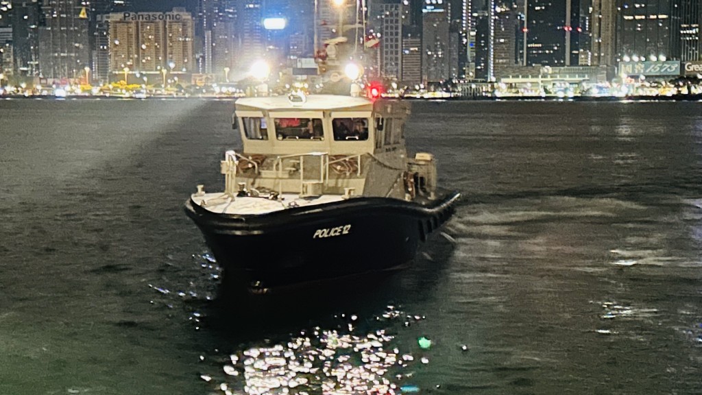 水警到場協助。蔡楚輝攝 水警到場協助。蔡楚輝攝