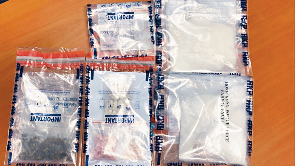 警方在旺角一單位搗破懷疑毒品製造工場，檢獲約值50萬元不同種類毒品。
