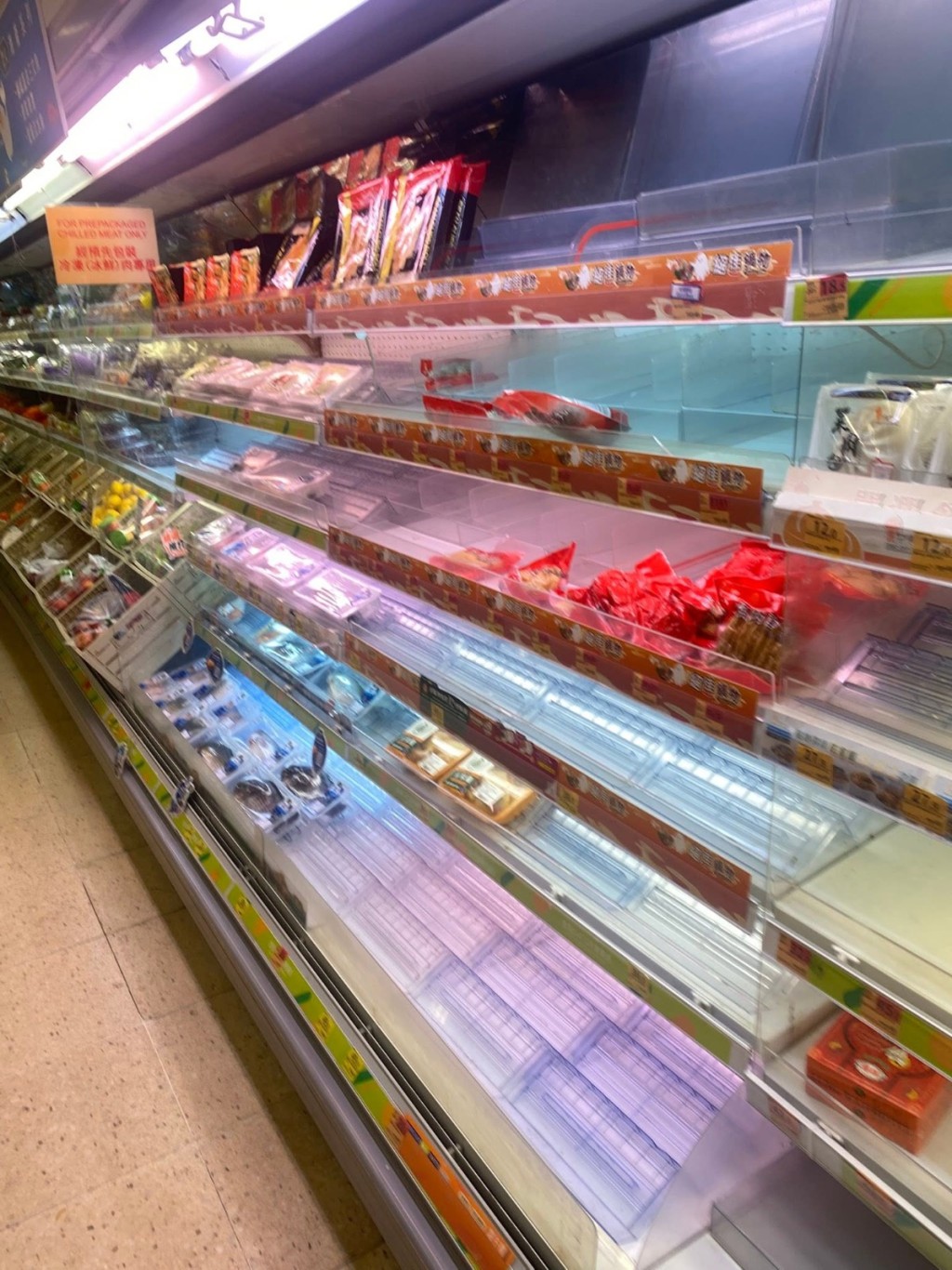 店內的凍櫃食物幾近被清空。黃大仙區友fb 店內的凍櫃食物幾近被清空。黃大仙區友fb