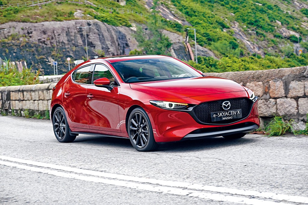 Mazda 3 Fastback 2.0 e-Skyactiv X一式两款包括High（$269,990起）和今次试驾i-Plus豪华版（$329,990起）。