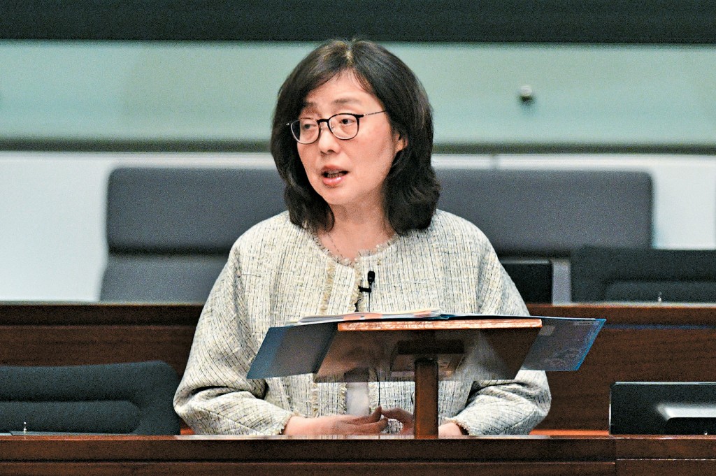 甯漢豪強調現時交椅洲人工島項目研究速度放慢,但並非擱置。