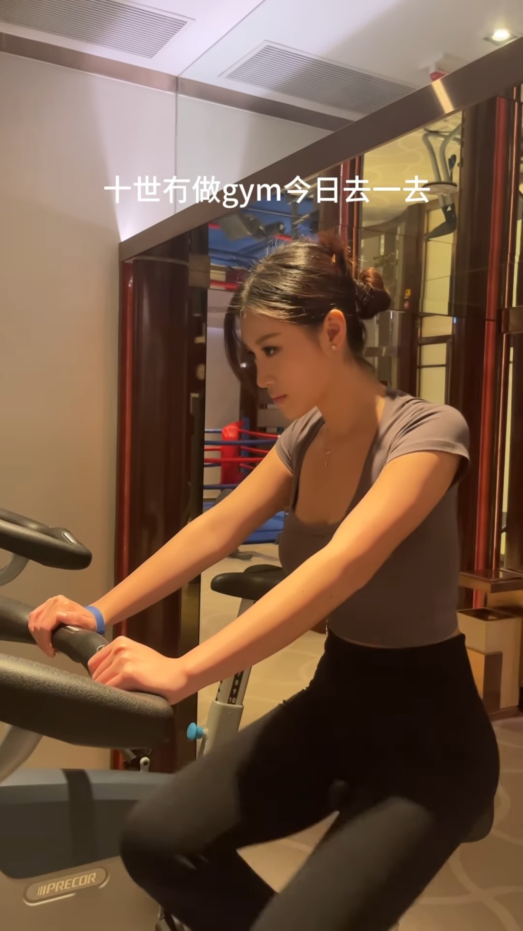 郭佩文昨日（25日）在社交网分享一段在健身室的影片。