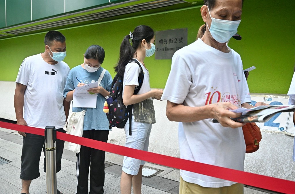 市民繼續接種疫苗。