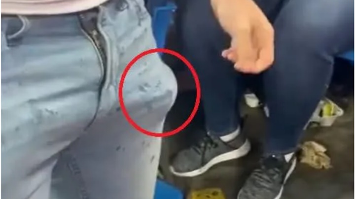 有网民发现男子裤袋仍袋着一个凸起物件，估计那才是真戒指。网上图片