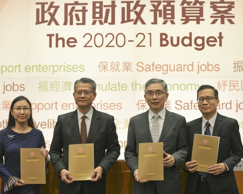 政府早前宣布向每名18歲或以上香港永久性居民發放一萬港元的全民現金發放計劃。 資料圖片