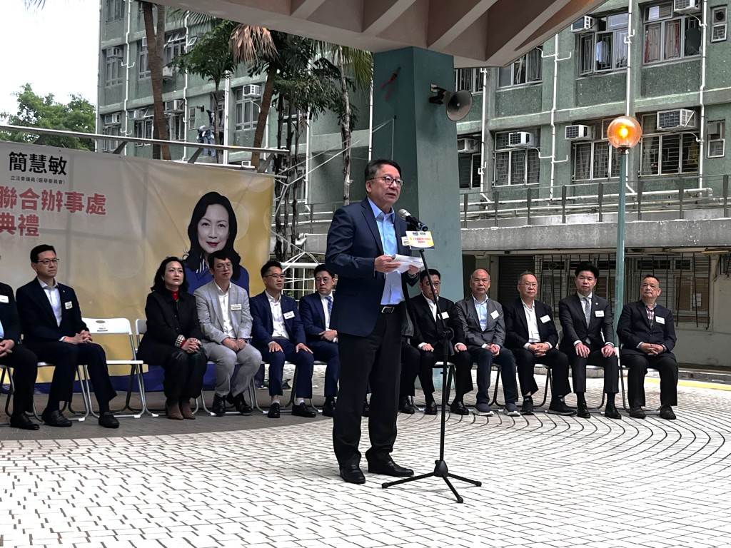 政務司司長陳國基到場祝賀,他致辭時表示,立法會議員應和政府同心協力、出謀獻策,推動香港向前發展。 政務司司長陳國基到場祝賀,他致辭時表示,立法會議員應和政府同心協力、出謀獻策,推動香港向前發展。