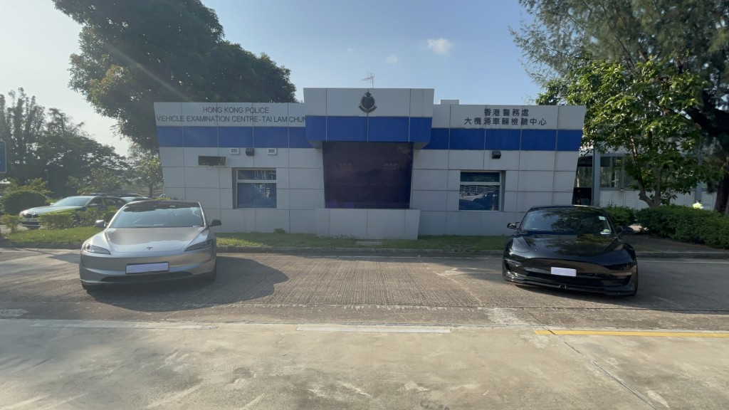 涉案兩部Tesla私家車。 涉案兩部Tesla私家車。