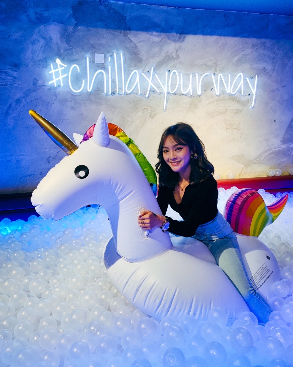 Chillax Party主要设施包括150方尺变色发光波波池连可爱的吹气独角兽及滑梯。（Chillax Party Event）