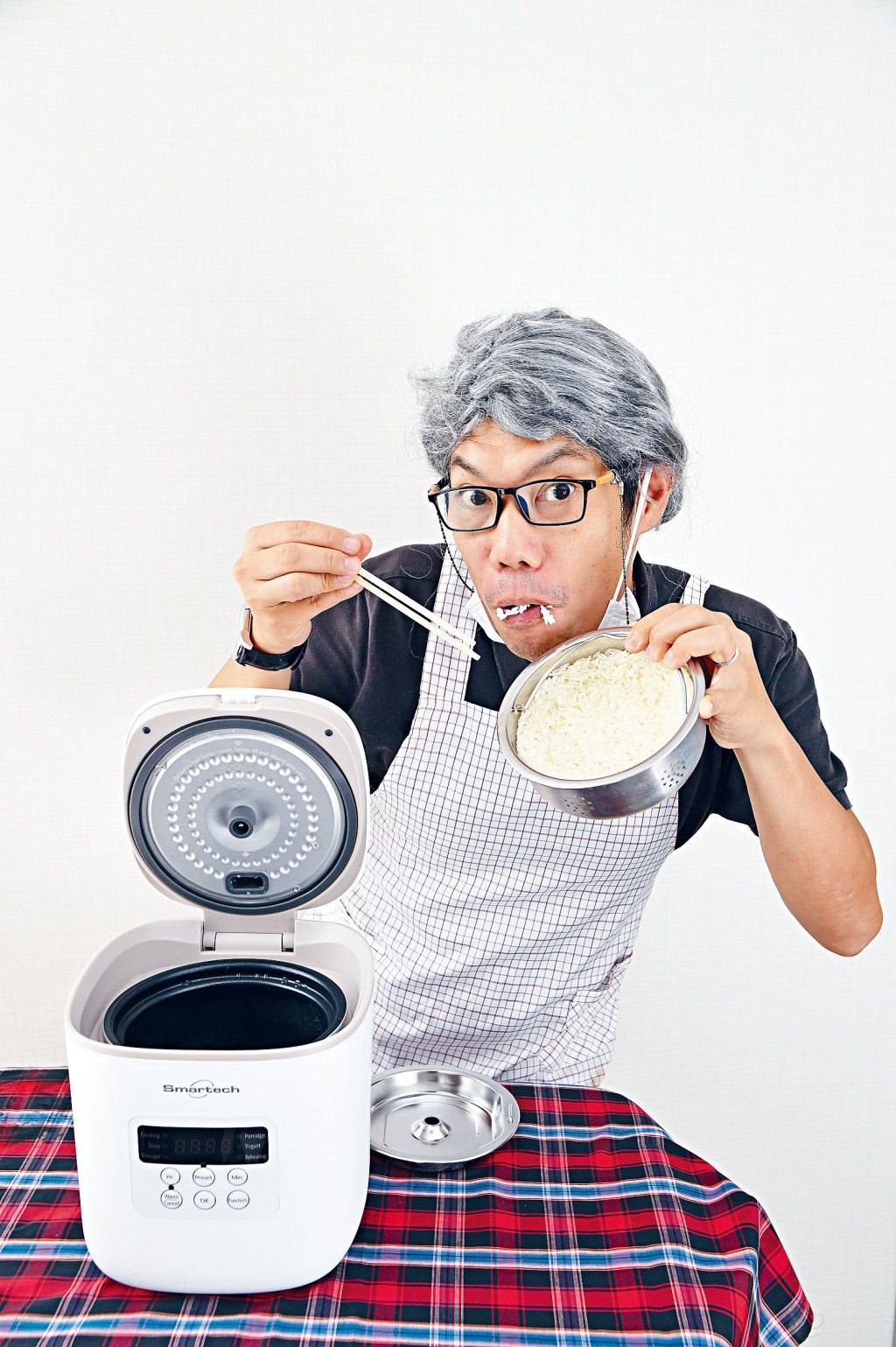 低糖白飯適合老人家吃，SC-2898勝在小巧，放在廚房夠慳位。　　