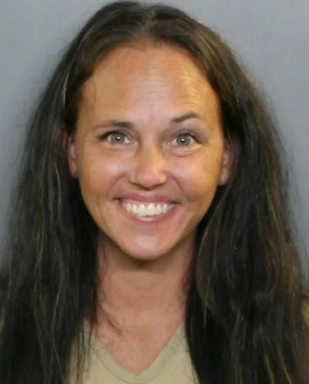 涉案的38岁女疑犯名为玛丽亚（Malia Nummerdor）。 当地警方