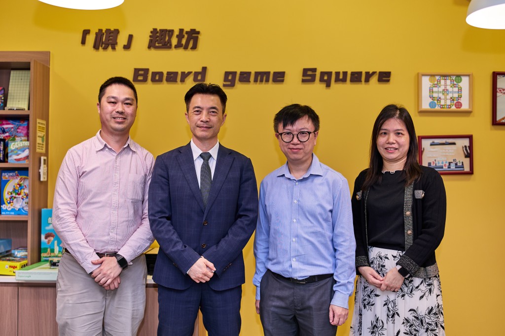 (左起)慈幼葉漢千禧小學凌家豪主任、黃偉堅校長、盧廣軒老師及陳素雯老師。(圖:霍楚暉) (左起)慈幼葉漢千禧小學凌家豪主任、黃偉堅校長、盧廣軒老師及陳素雯老師。(圖:霍楚暉)