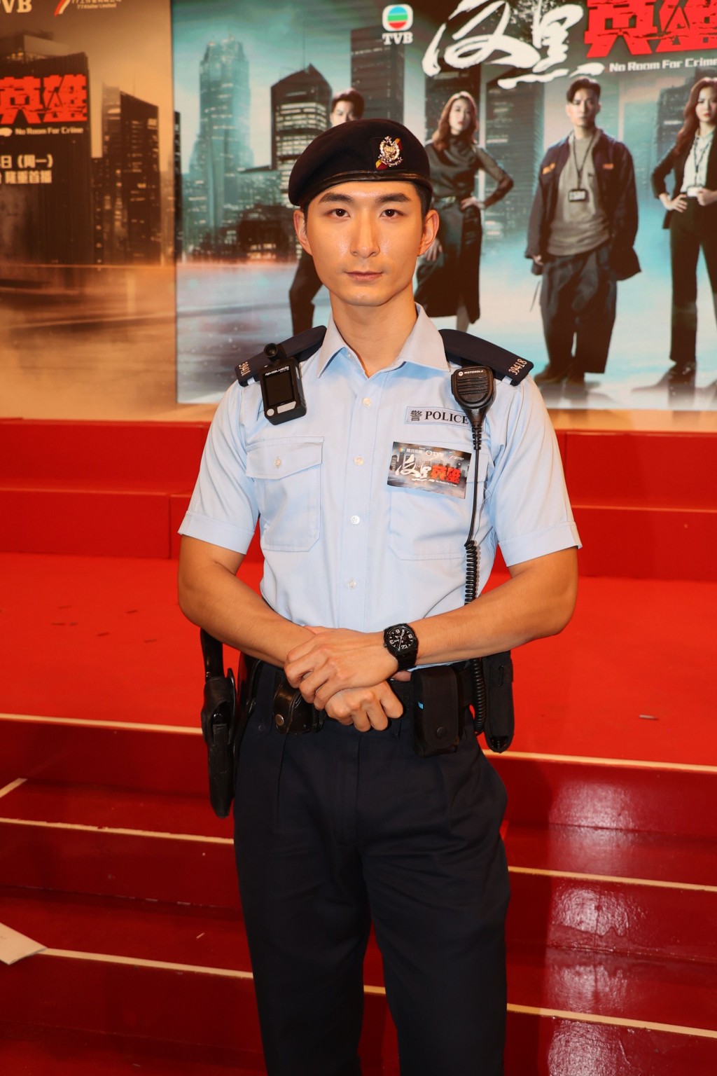 张驰豪在剧中演警察机动部队。