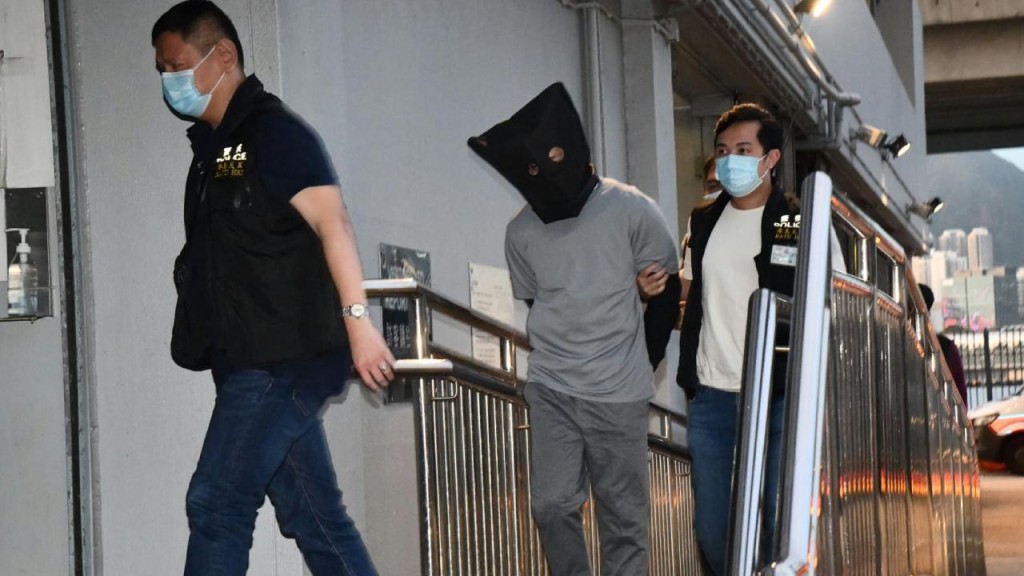 警方拘捕4名男子。