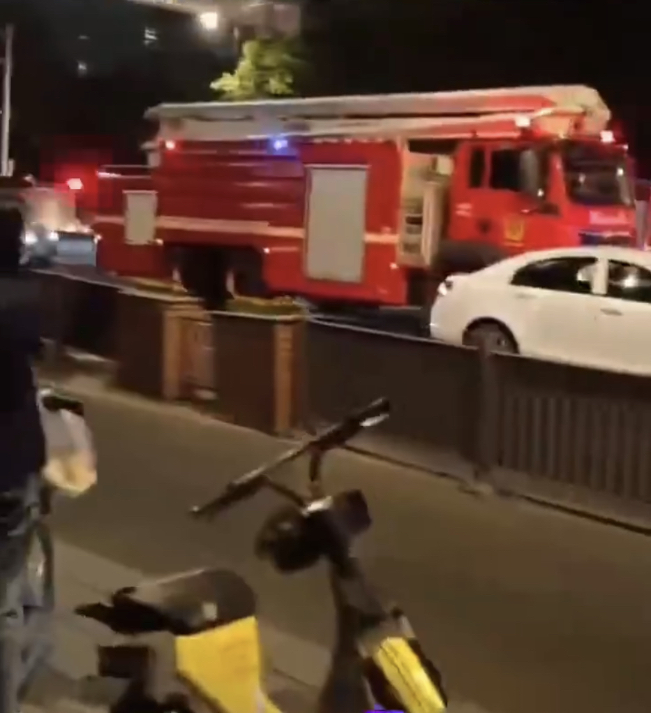 多輛消防車趕到現場。