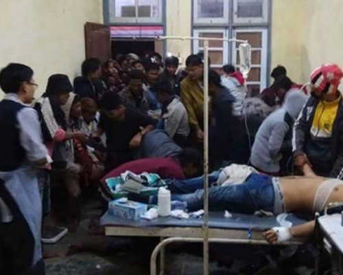 多名伤者等待救援。网图