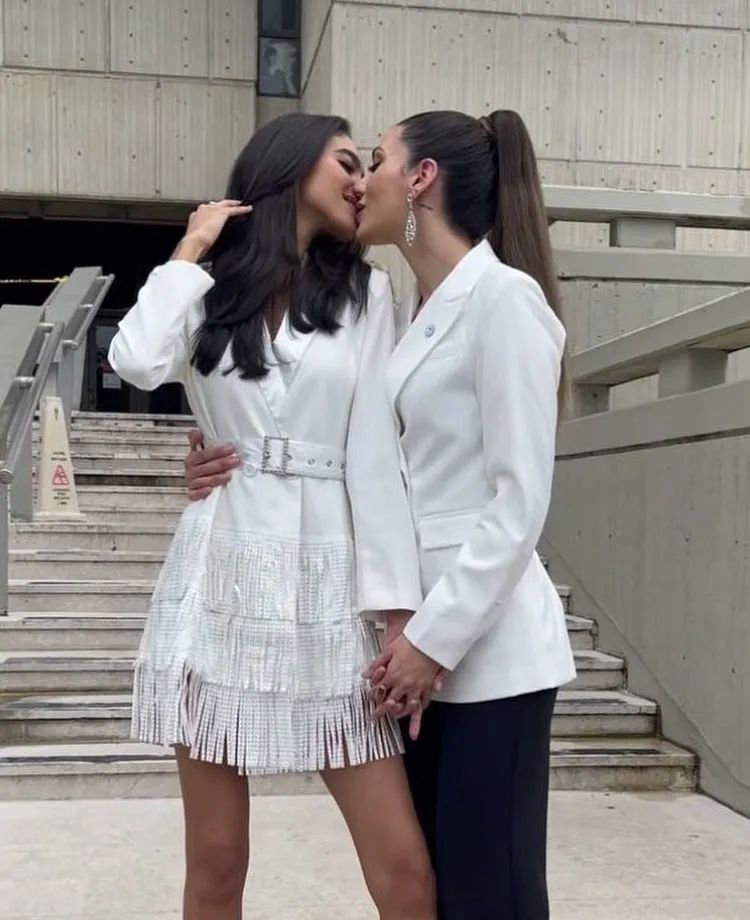 波多黎各選美皇后與阿根廷小姐熱吻宣布婚訊。IG圖