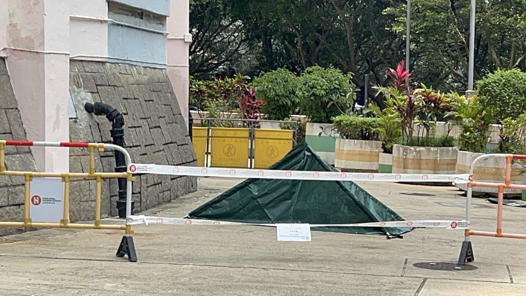 死者從勵德邨高處墮下。楊偉亨攝 死者從勵德邨高處墮下。楊偉亨攝