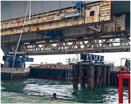 臨時工作台出事後沉沒。資料圖片