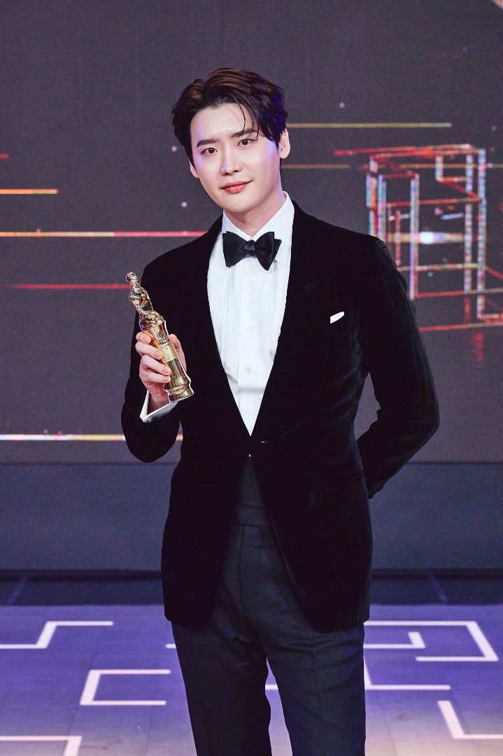 李钟硕在《MBC演技大赏2022》获得“大赏”。