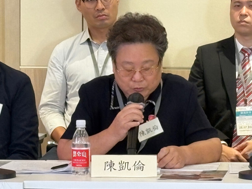 原東江縱隊港九獨立大隊大嶼山中隊後代尋蹤小組負責人、大嶼山中隊指導員陳亮明之女兒陳凱倫。黃子龍攝 原東江縱隊港九獨立大隊大嶼山中隊後代尋蹤小組負責人、大嶼山中隊指導員陳亮明之女兒陳凱倫。黃子龍攝