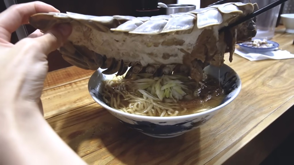 台灣早前有間拉麵店推出限量料理「大王具足蟲濃厚魚介雞白湯拉麵」。