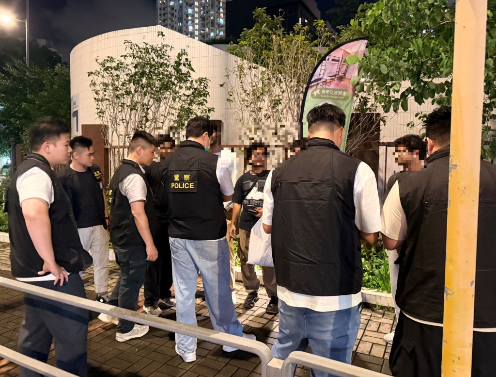 警方突擊搜查全港多個罪案黑點及懷疑非法場所拘捕116人。警方提供 警方突擊搜查全港多個罪案黑點及懷疑非法場所拘捕116人。警方提供