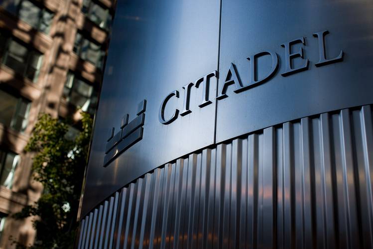 Citadel和Citadel Securities的暑期實習生薪酬中位數已增加25%，時薪達120美元（約940港元），稅前月薪可近2萬美元（約15.6萬港元）。