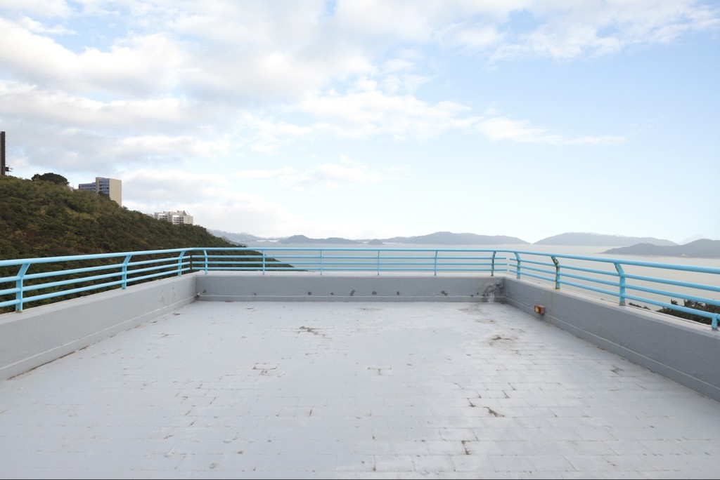 天台空間開闊，全方位飽覽山海美景。