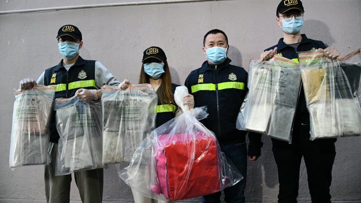 行動中海關檢獲24公斤可卡因。