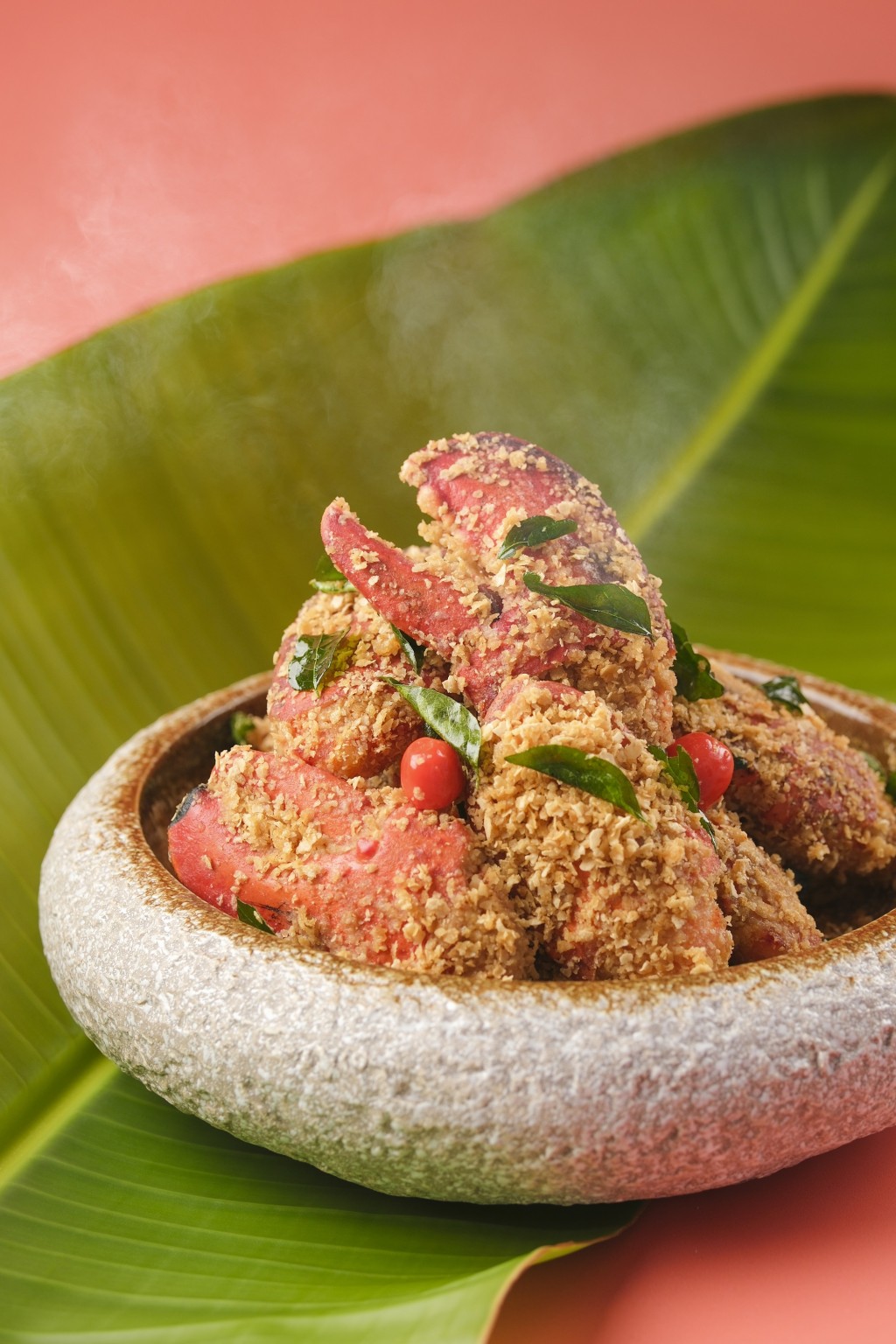 麥皮龍蝦鉗，麥皮增添香脆，龍蝦肉鮮爽惹味，正宗馬來西亞風味。